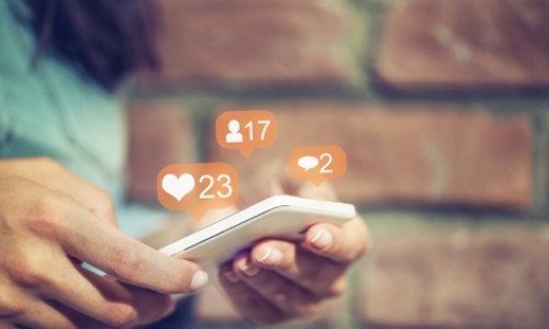 In the face of a scandal &ndash; should you stay on Facebook?